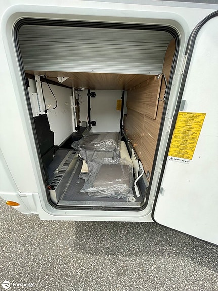 Adria Coral PLUS 670 DC / QUEENBED / ALDE / DRAGKROK 19 of 21