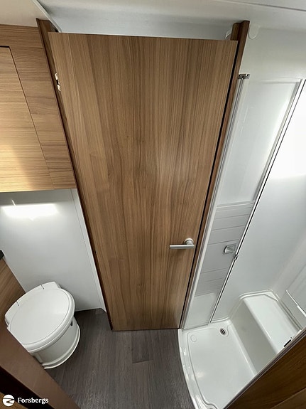 Adria Coral PLUS 670 DC / QUEENBED / ALDE / DRAGKROK 12 of 21