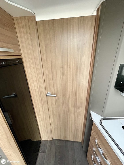 Adria Coral PLUS 670 DC / QUEENBED / ALDE / DRAGKROK 14 of 21