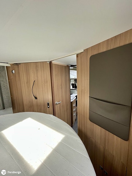 Adria Coral PLUS 670 DC / QUEENBED / ALDE / DRAGKROK 18 of 21