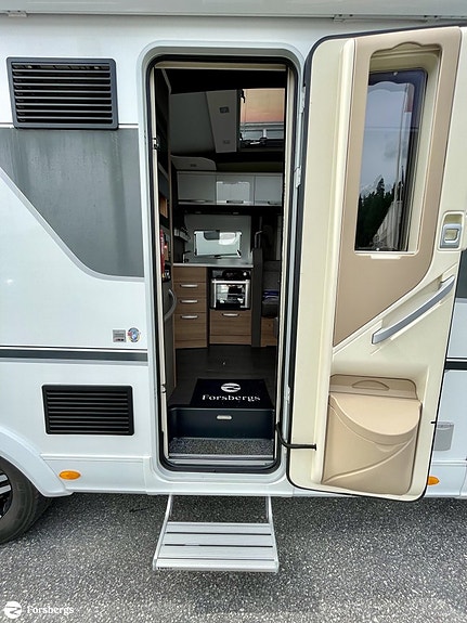 Adria Coral PLUS 670 DC / QUEENBED / ALDE / DRAGKROK 4 of 21