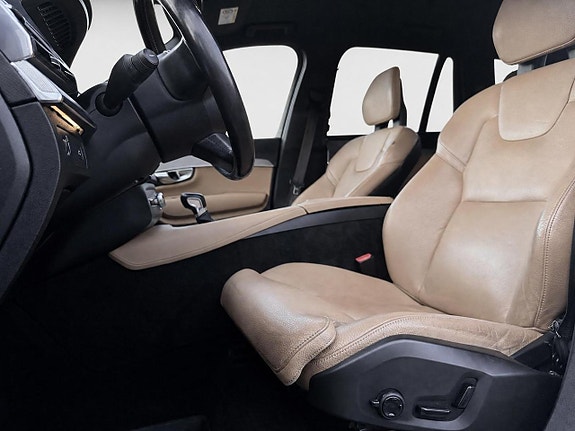 Volvo XC90 4 of 5