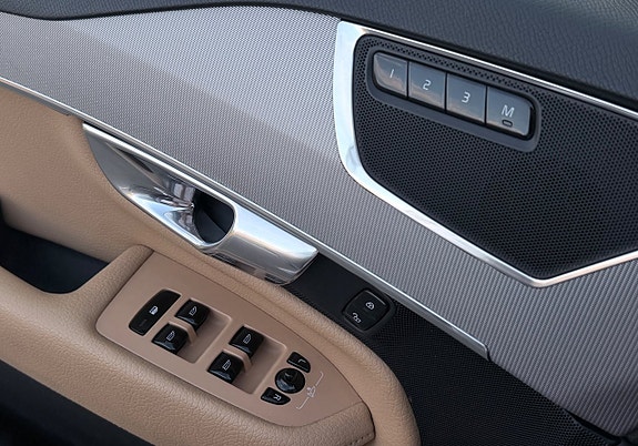 Volvo XC90 14 of 25