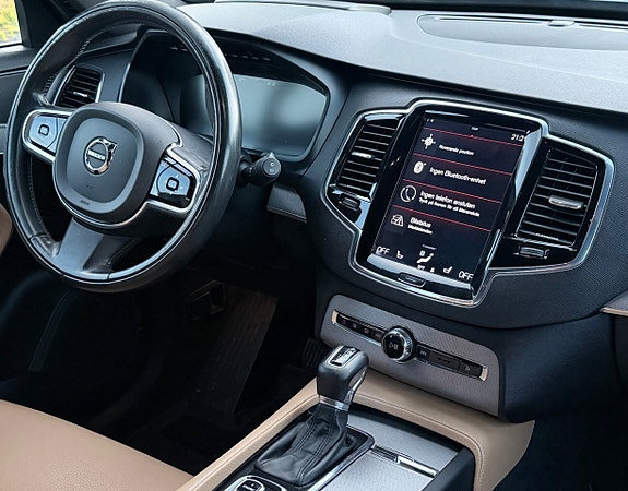 Volvo XC90 8 of 25