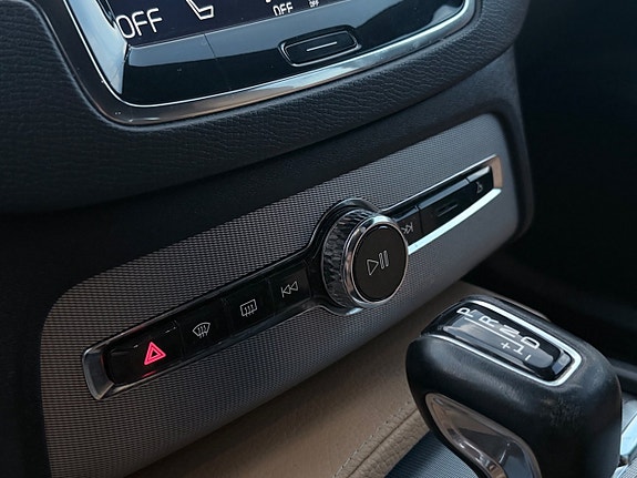 Volvo XC90 11 of 25