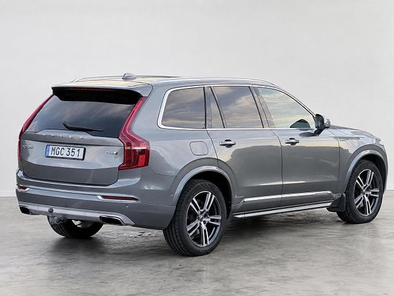 Volvo XC90 2 of 5