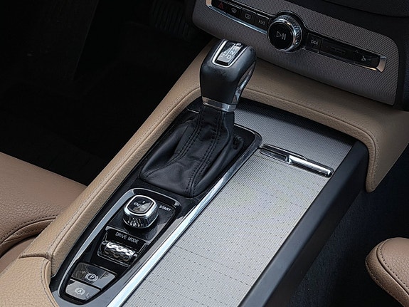 Volvo XC90 12 of 25