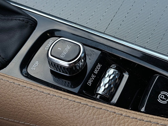 Volvo XC90 13 of 25