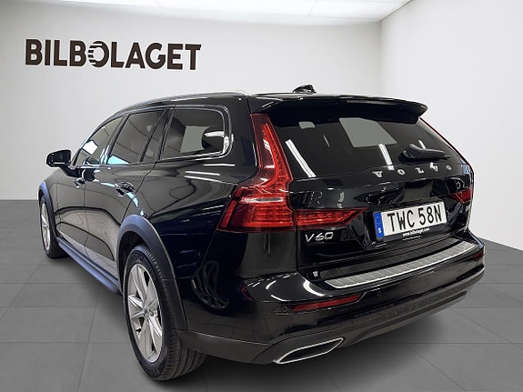 Volvo V60 Cross Country 3 of 5