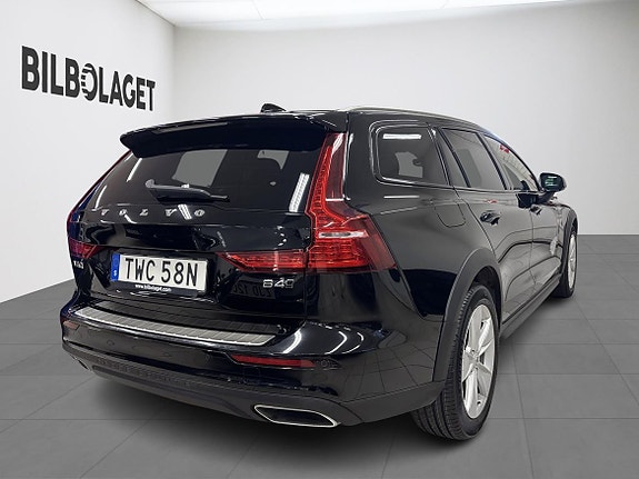 Volvo V60 Cross Country 4 of 5