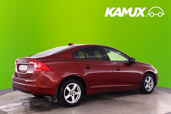 Volvo S60 2 of 5