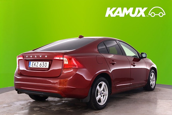 Volvo S60 4 of 5