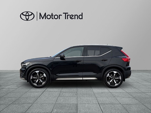 Volvo XC40 3 of 5