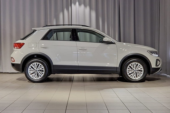 Volkswagen T-Roc 4 of 5