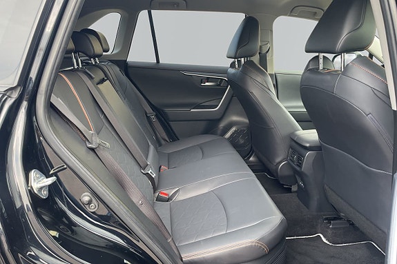 Toyota RAV4 8 of 22