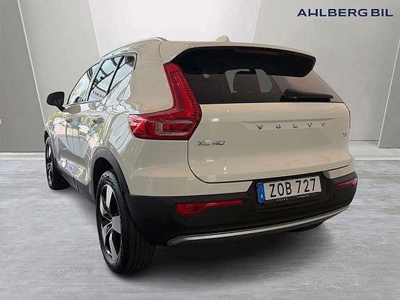 Volvo XC40 3 of 5