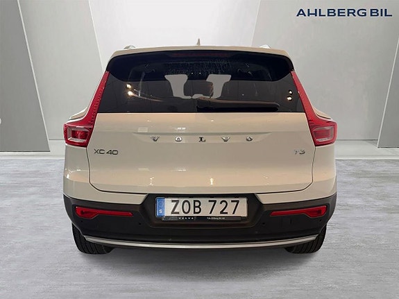 Volvo XC40 4 of 5