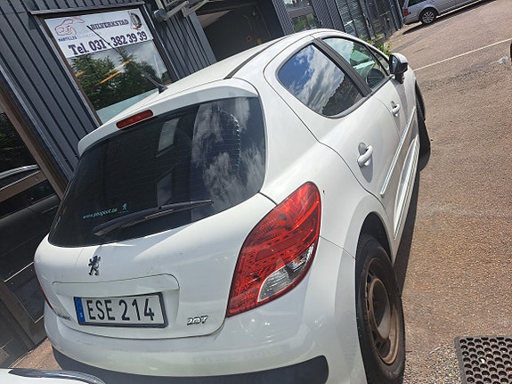 Peugeot 207 2 of 3