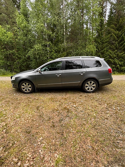 Volkswagen Passat 2 of 5