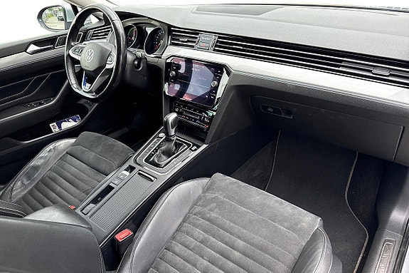 Volkswagen Passat 15 of 25