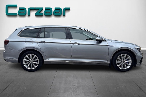Volkswagen Passat 6 of 25