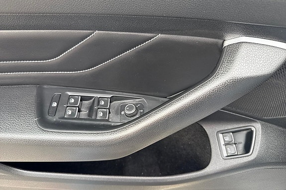 Volkswagen Passat 25 of 25