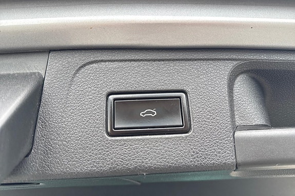 Volkswagen Passat 23 of 25