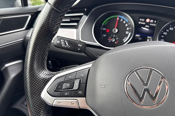 Volkswagen Passat 13 of 25