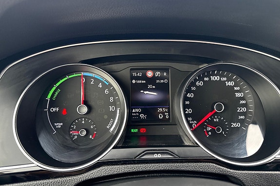 Volkswagen Passat 12 of 25