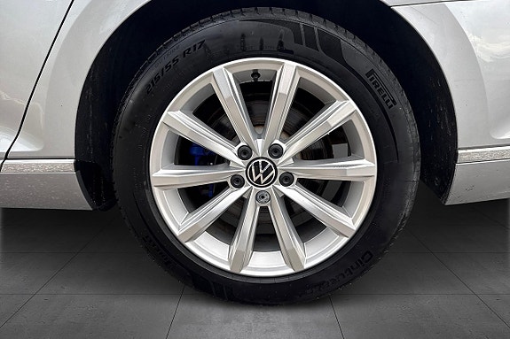 Volkswagen Passat 22 of 25