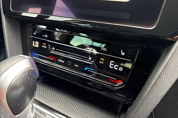 Volkswagen Passat 17 of 25