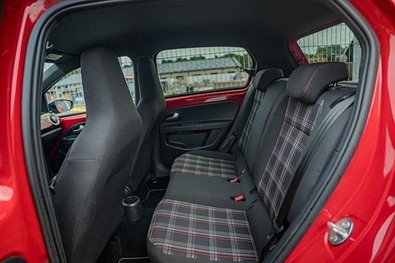 Volkswagen UP! 8 of 8