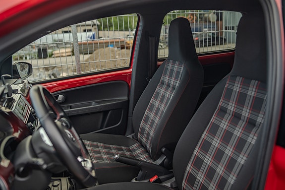 Volkswagen UP! 7 of 8