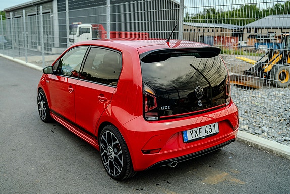 Volkswagen UP! 3 of 5
