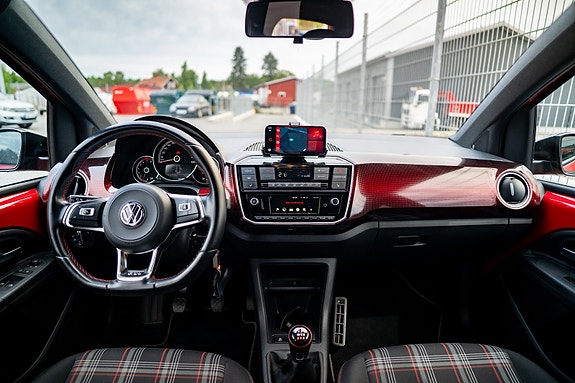 Volkswagen UP! 6 of 8