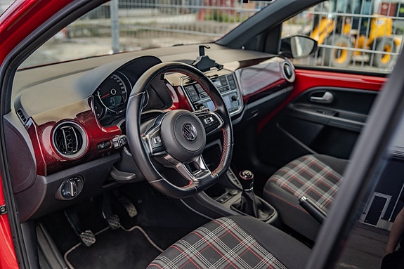 Volkswagen UP! 5 of 5