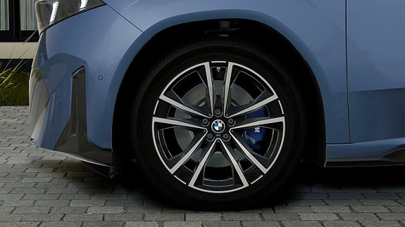 BMW iX3 7 of 13