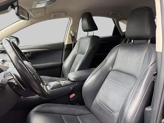 Lexus NX300h 20 of 23