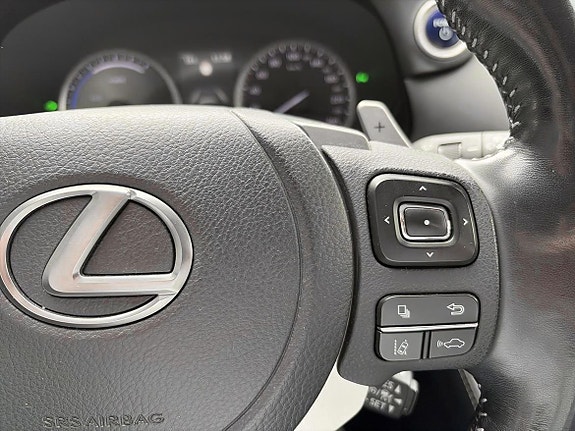 Lexus NX300h 17 of 23