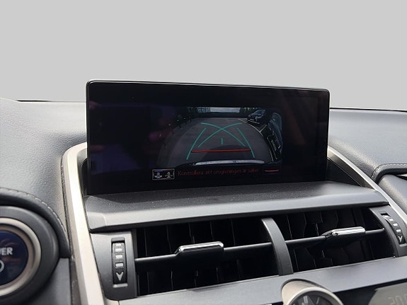 Lexus NX300h 15 of 23