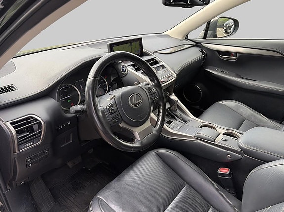 Lexus NX300h 12 of 23