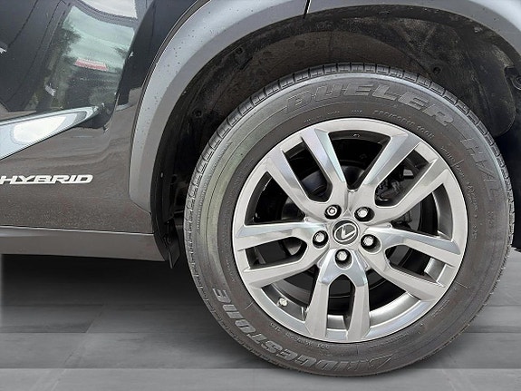 Lexus NX300h 21 of 23
