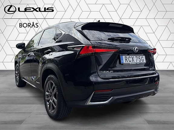Lexus NX300h 4 of 5