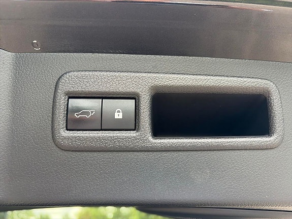 Lexus NX300h 23 of 23