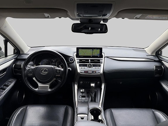 Lexus NX300h 10 of 23