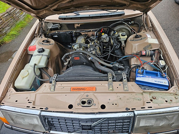 Volvo 244 11 of 11