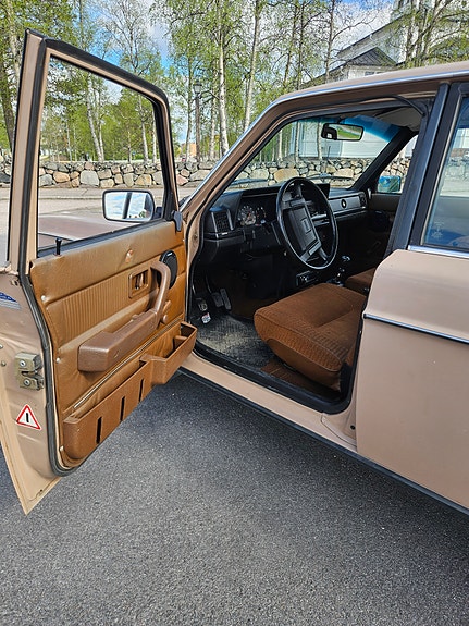 Volvo 244 9 of 11