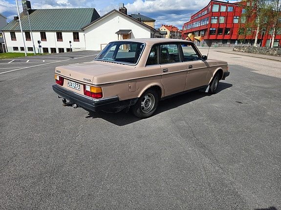 Volvo 244 5 of 5