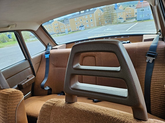 Volvo 244 7 of 11