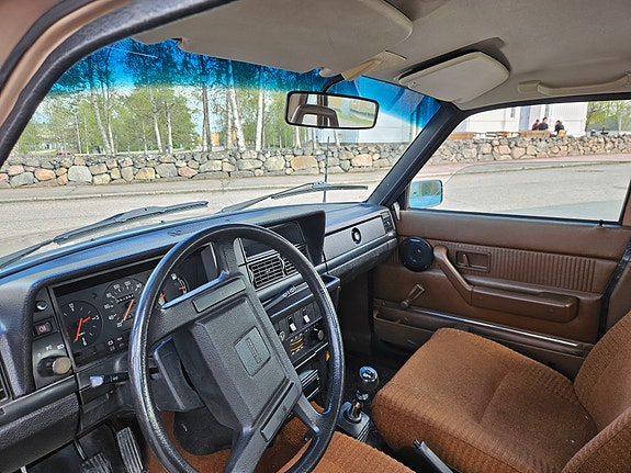 Volvo 244 8 of 11